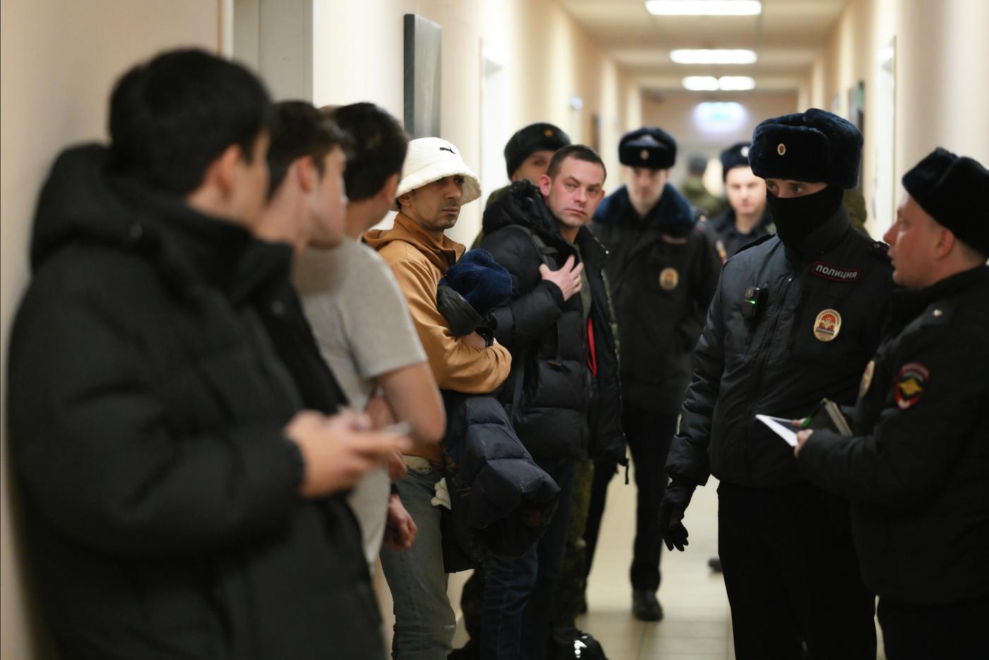 Более 19 тыс. иностранцев выдворили из России по итогам проверок МВД и ФСБ