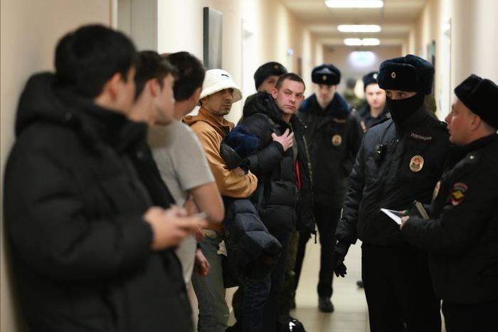 Более 19 тыс. иностранцев выдворили из России по итогам проверок МВД и ФСБ