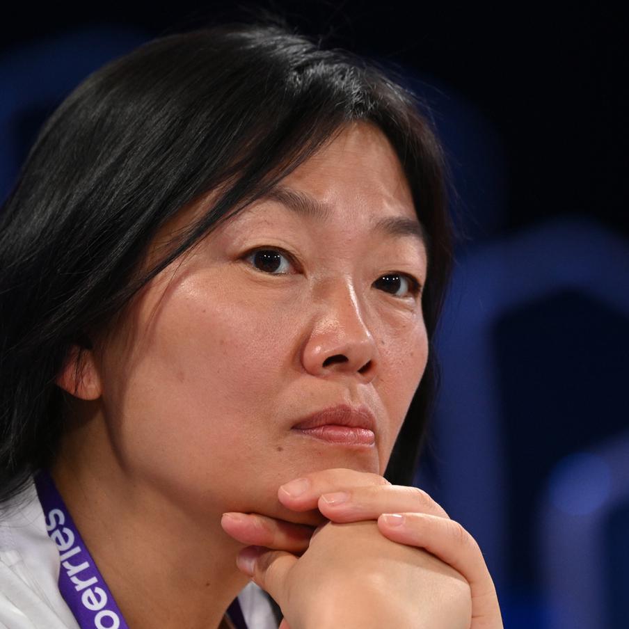 Глава Wildberries назвала запрет скидок циничным ударом по конкурентам. Основательница WB Татьяна Ким резко отреагировала на предложения банков запретить маркетплейсам предоставлять скидки при оплате картами их учреждений. По её словам, такие меры приведут к росту цен и ущемлению миллионов потребителей