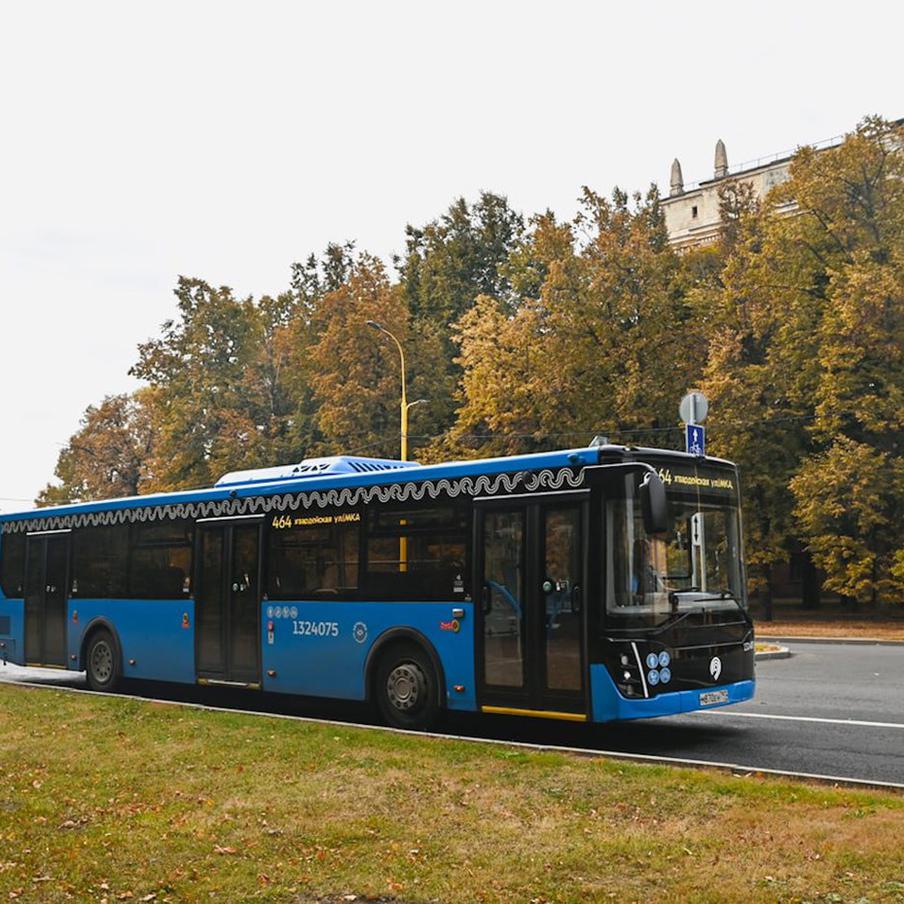 Продолжительность поездки сократилась на 40 маршрутах наземного городского транспорта Москвы. С начала 2025 года Служба управления наземным транспортом "Организатора перевозок" сделала поездки по городу ещё комфортнее