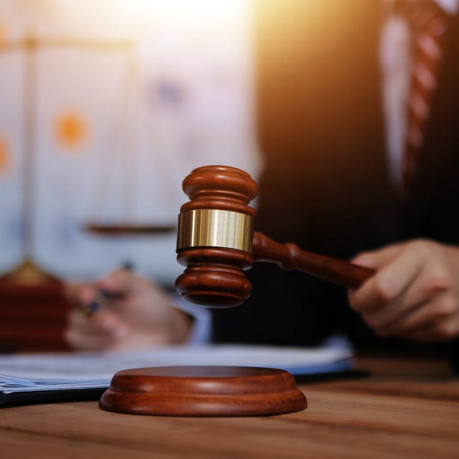 Скандал с квартирой Ларисы Долиной: мошенникам запросили 9,6 года тюрьмы. Прокуратура Балашихи потребовала строгие сроки для участников организованной группы, похитившей более 300 млн рублей у известных и простых граждан, включая певицу Ларису Долину