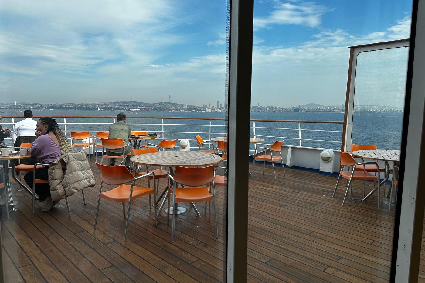 Туристка рассказала о ситуации на лайнере Astoria Grande, который не пускали в Стамбул