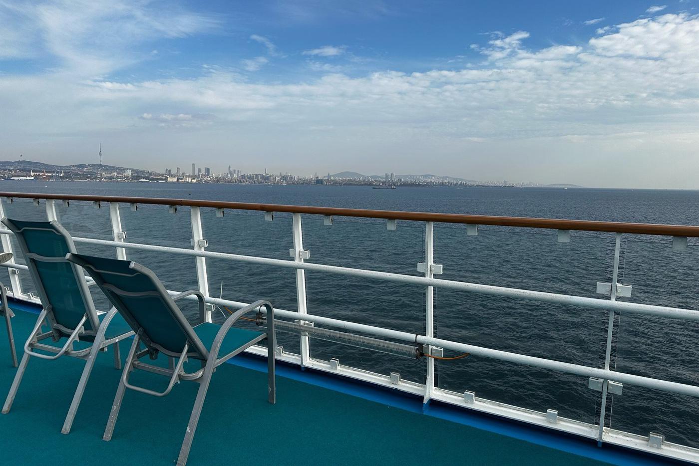 Вид Стамбула с борта круизного лайнера.