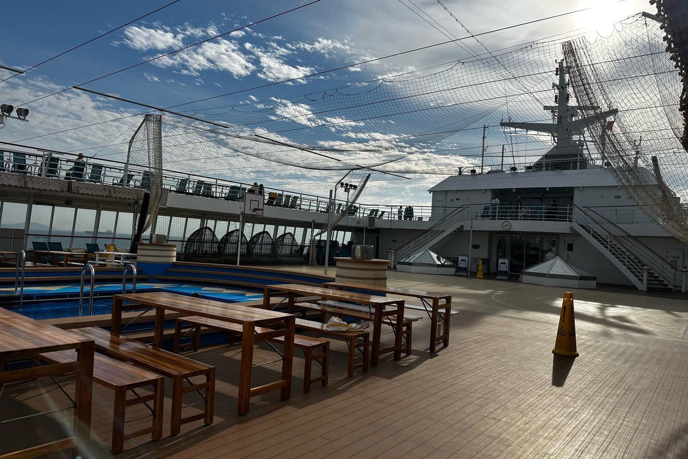 Ситуация на борту круизного крейсера с российскими туристами.