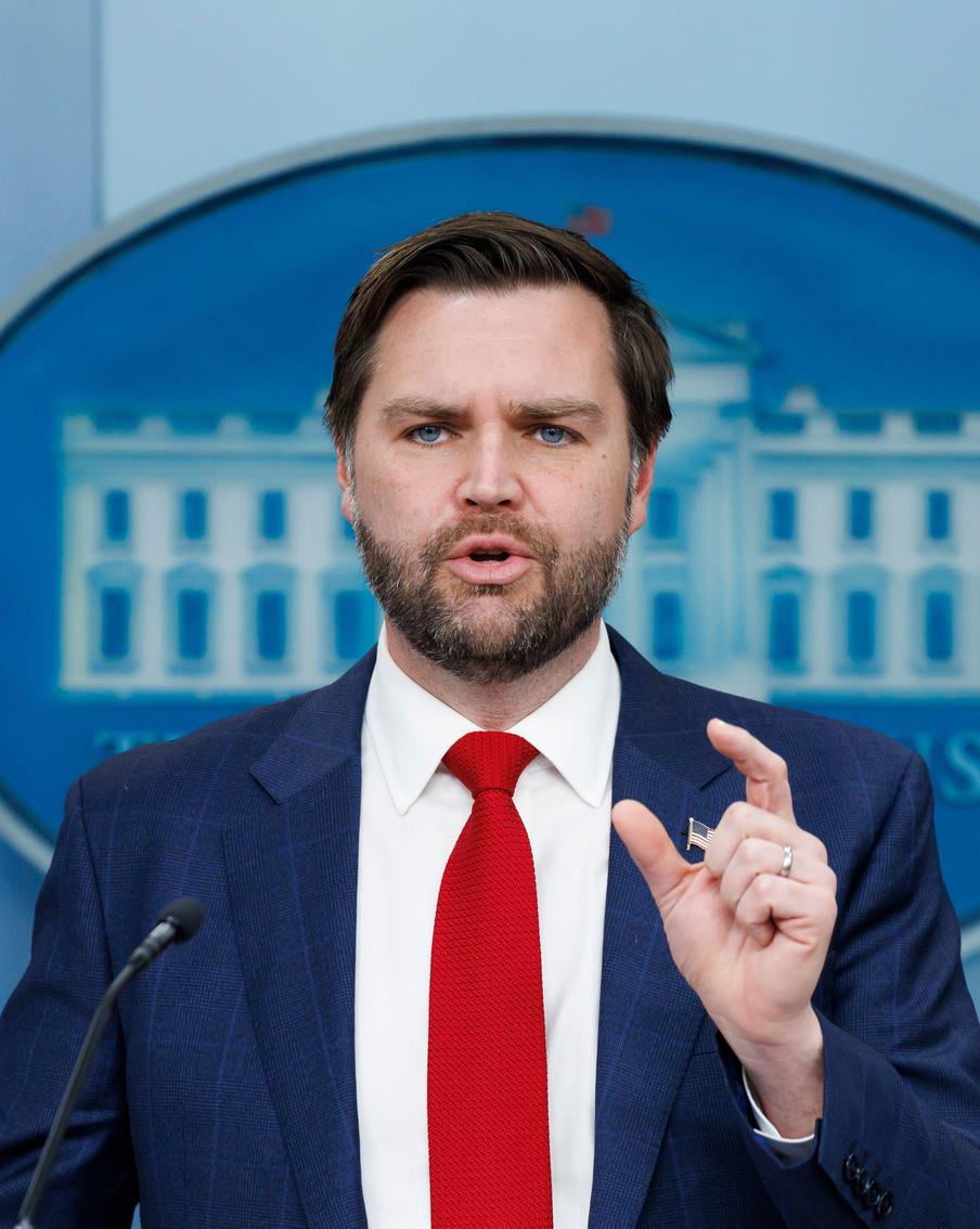 Вице-президент США Вэнс назвал невозможной победу Украины в спецоперации. Американский чиновник оценил ход конфликта России и Украины. Он подчеркнул, что у украинских военных в данный момент нет ни единого шанса добиться победы в ходе боевых действий