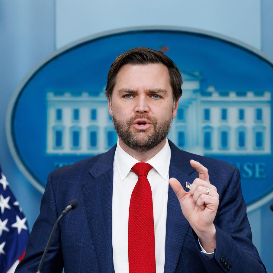 Вице-президент США Вэнс назвал невозможной победу Украины в спецоперации. Американский чиновник оценил ход конфликта России и Украины. Он подчеркнул, что у украинских военных в данный момент нет ни единого шанса добиться победы в ходе боевых действий