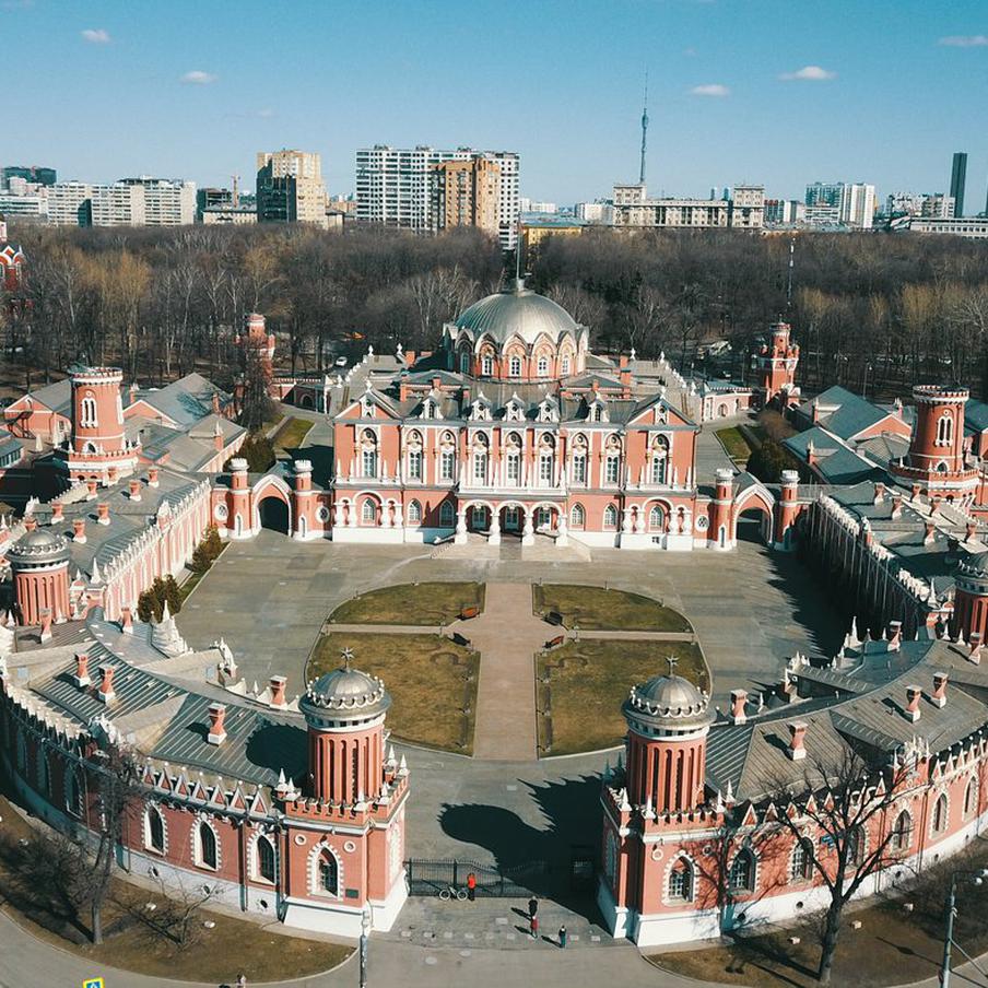 "Мосбилет" приглашает на обзорные экскурсии в Петровский путевой дворец. Петровский путевой дворец запускает новые экскурсионные программы. Они будут проходить во дворце с 25 и 26 ноября
