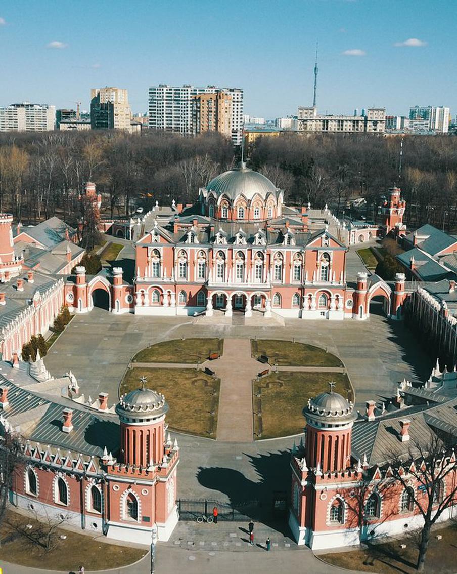"Мосбилет" приглашает на обзорные экскурсии в Петровский путевой дворец. Петровский путевой дворец запускает новые экскурсионные программы. Они будут проходить во дворце с 25 и 26 ноября