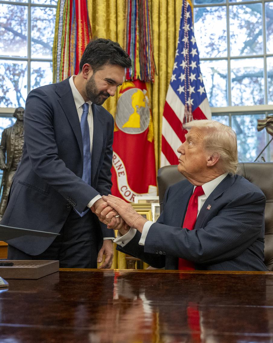 Новый мэр Нью-Йорка Мамдани назвал Трампа фашистом во время визита в Белый дом. В ходе первого визита в Белый дом в качестве нового мэра Нью-Йорка Зохран Мамдани обозвал президента США Дональда Трампа фашистом. В своих сетях он неоднократно называл американского лидера деспотом