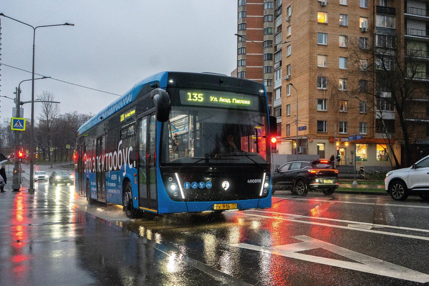 Почти 5,5 км новых выделенных полос появится в Москве с 13 декабря