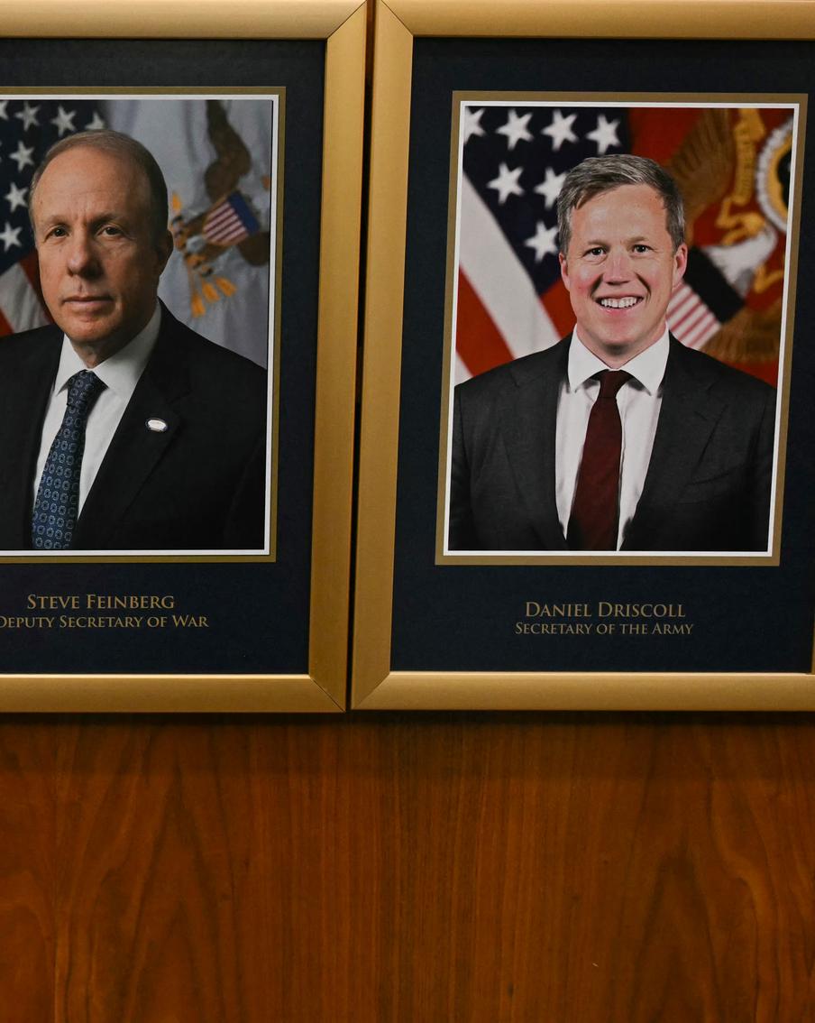 Президент США назначил друга Джей Ди Вэнса на пост спецпосланника по Украине. Американский лидер Дональд Трамп утвердил на посту спецпосланника США по Украине бывшего одноклассника вице-президента страны Дэниела Дрисколла. Ранее он был министром армии США