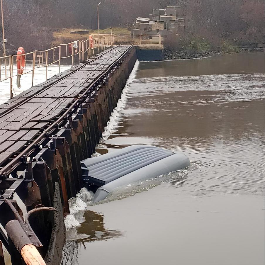 Два человека упали в холодную воду в подмосковной Коломне во время рыбалки. Рыбачившая недалеко от села Северского под Коломной пара упала в холодную воду. Пострадавшего мужчину спасатели смогли достать из воды, а находившаяся с ним женщина утонула