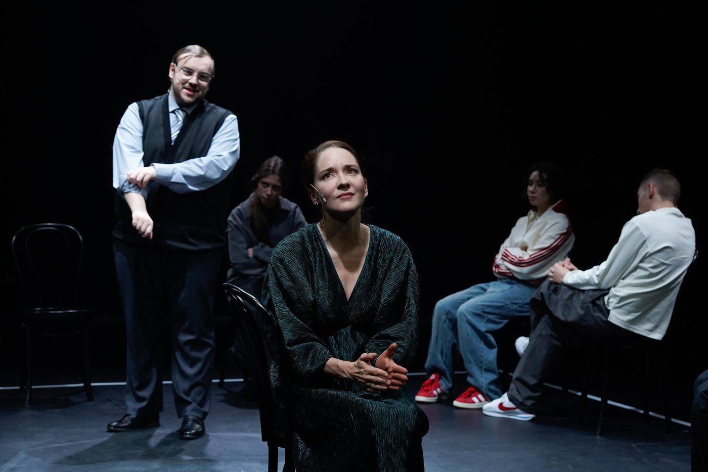 С Горьким опять несладко: в театре "Шалом" показали премьеру "Последних"