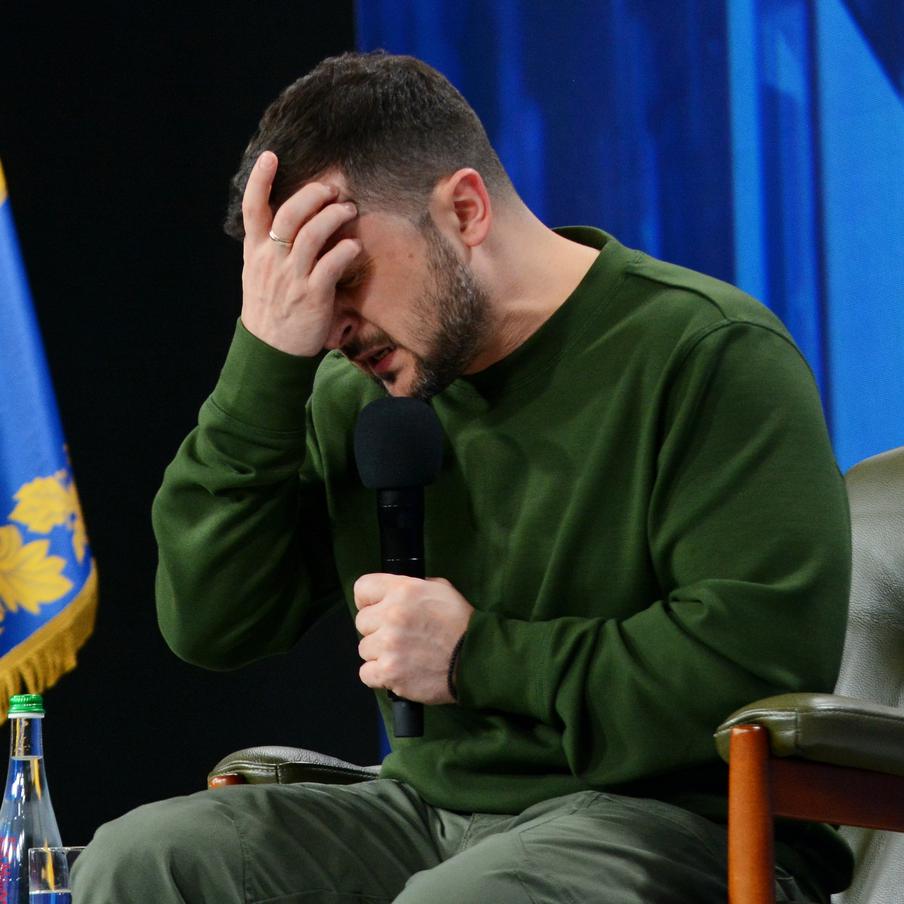 Крупные коррупционные скандалы поставили Зеленского в безвыходное положение. На фоне стремительно ухудшающегося положения ВСУ на фронте и коррупционных скандалов с участием его партнёров Владимир Зеленский оказался в крайне нестабильном положении