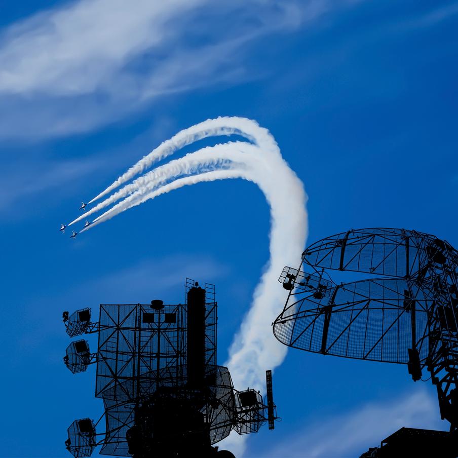 Минобороны РФ впервые отчиталось об уничтожении дронов в Архангельской области. Российские военные впервые с момента начала спецоперации перехватили беспилотники над территорией Архангельской области. Отмечается, что силами ПВО были уничтожены два дрона