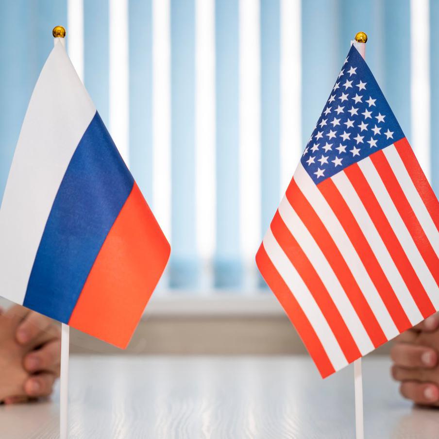 NYT узнала о планах США провести переговоры с Россией по мирному плану. Администрация президента США разрабатывает план переговоров с Россией, цель которых — найти пути мирного урегулирования конфликта между Москвой и Киевом