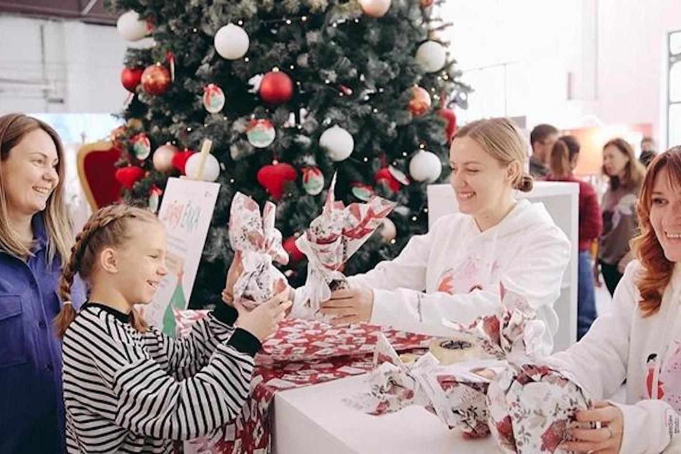 Благотворительная ярмарка на Болотной площади.