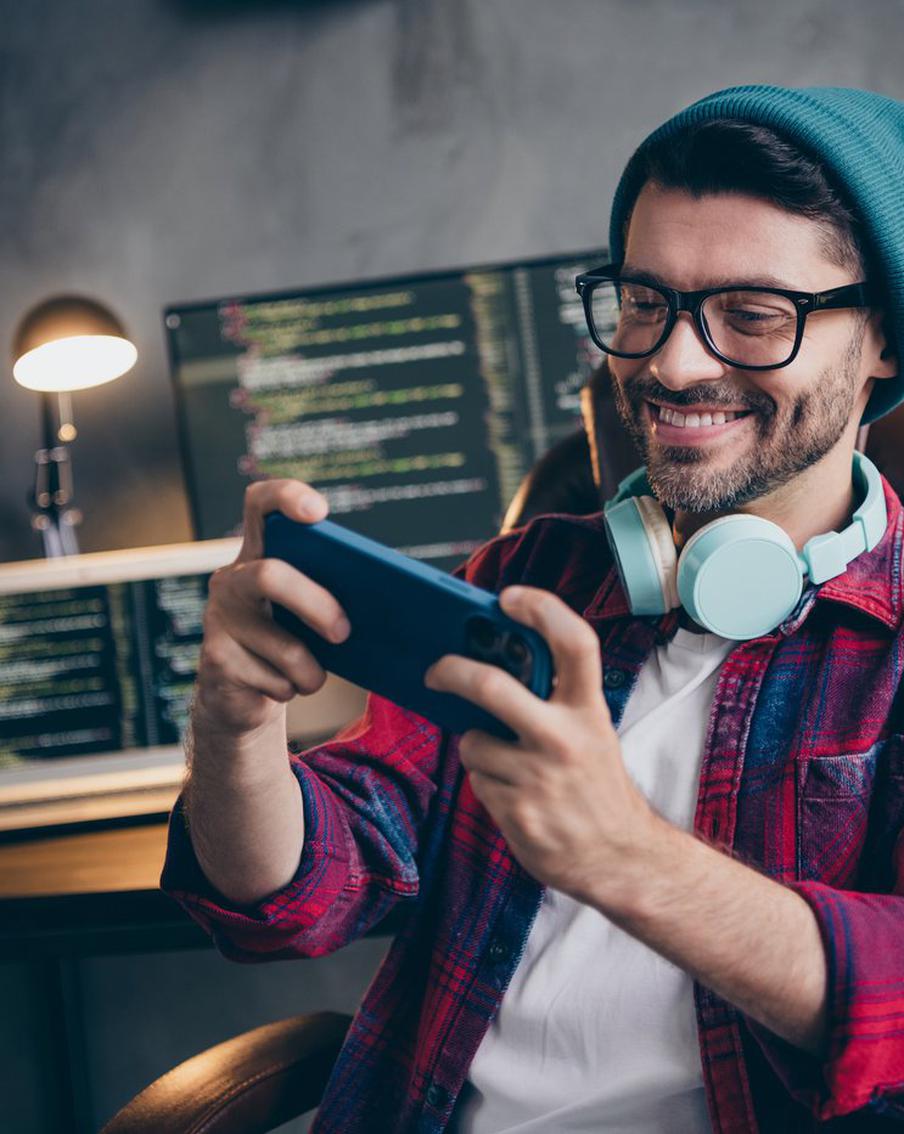 Суд взыскал с комбината в Череповце 580 тыс. руб. за увольнение экономиста. Его сняли с должности за игру в World of Tanks, но он не сдался