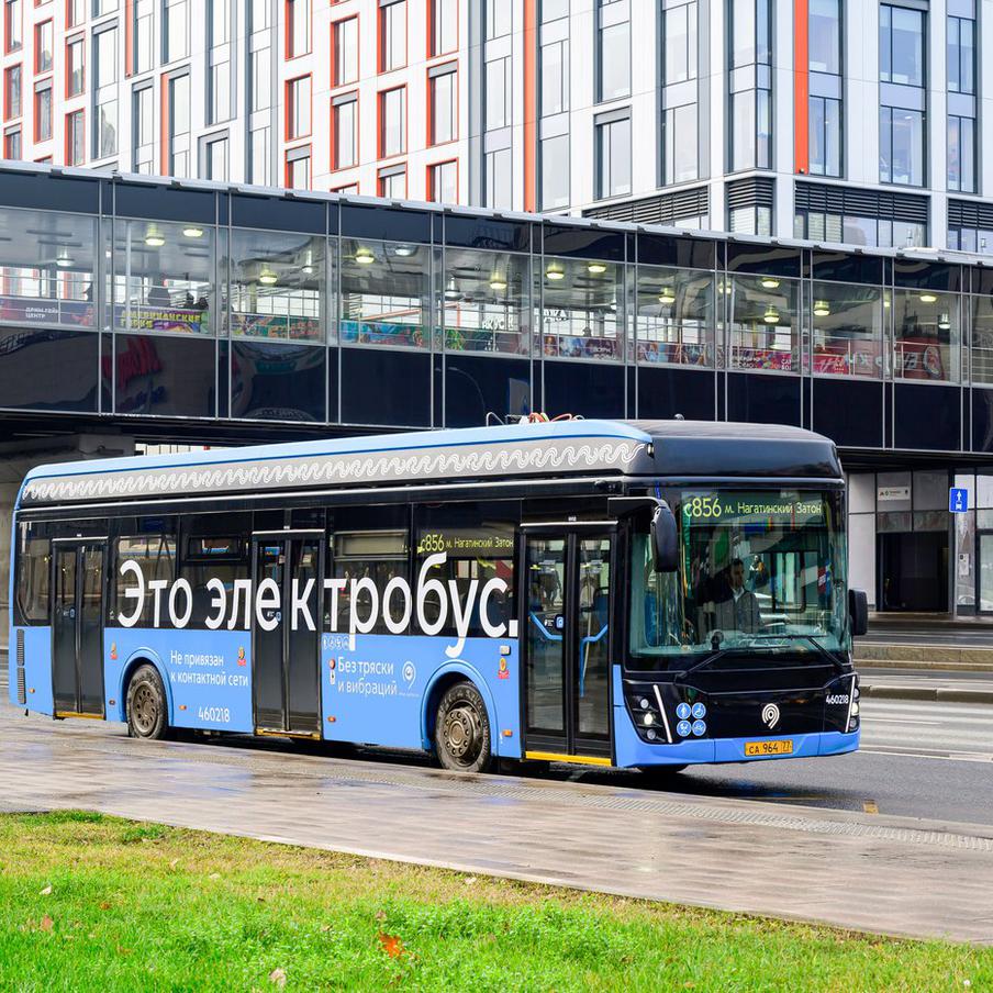 Уже 75 электробусных маршрутов запустили в столице с начала года. В настоящее время столица активно работает над созданием сети экологичного наземного транспорта. С 2018 года в городе внедряются современные электробусы российского производства, что способствует улучшению качества обслуживания пассажиров и снижению негативного воздействия на окружающую среду