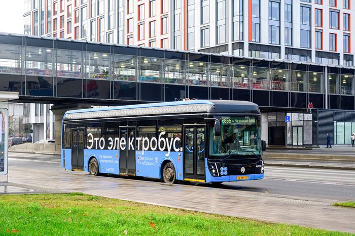 В 4 округах Москвы на маршруты вышли 27 электробусов российского производства