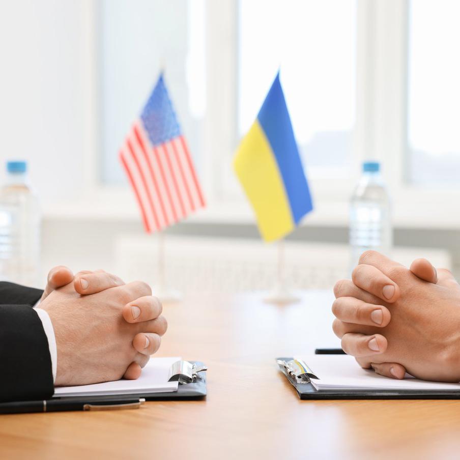 NYT: рабочий мирный план США изменился после переговоров с Украиной. В рамках подготовки к встрече в Женеве представители украинских и американских властей обсудили модифицированную версию мирного плана, разработанного США и состоящего из 26–28 пунктов