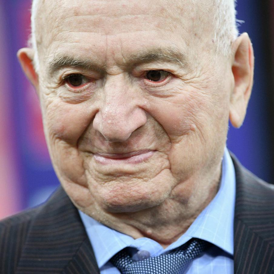 Умер легендарный футболист "Спартака" Никита Симонян. Стало известно о кончине Никиты Павловича Симоняна – легендарного футболиста и тренера, который ушл из жизни на 100-м году. Президент Союза ветеранов футбола России Александр Мирзоян с глубокой скорбью известил о его безвременном уходе