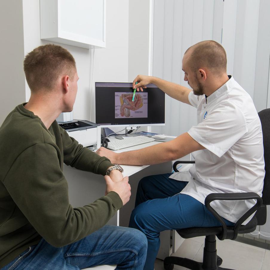 "Ъ" узнал реальные сроки обязательной работы для выпускников медвузов. Министерство здравоохранения Российской Федерации предлагает ввести обязательное трёхлетнее наставничество для выпускников российских медицинских вузов, однако эта мера будет касаться не всех специальностей