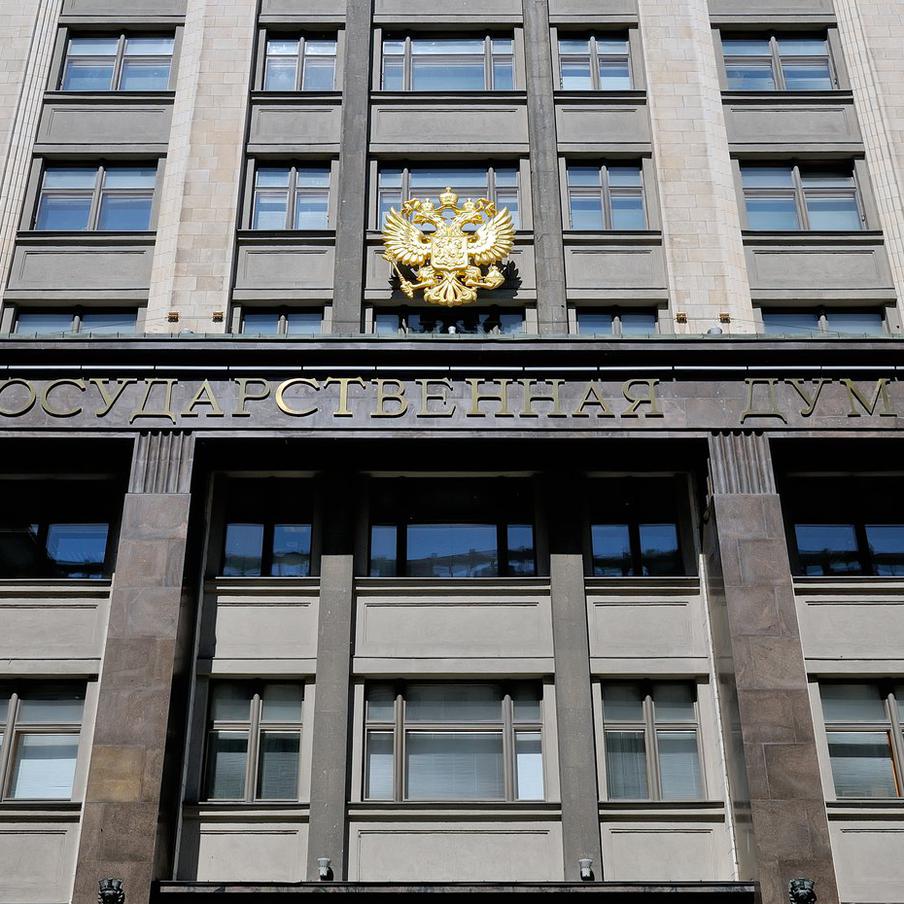 Депутаты Госдумы разработали меры по борьбе со сделками по "схеме Долиной". Сергей Колунов и Илья Вольфсон, депутаты Государственной думы, обратились к председателю Верховного Суда Российской Федерации с предложением внести изменения в законодательство, направленные на борьбу с мошенничеством при сделках с недвижимостью, в которых участвуют пожилые люди