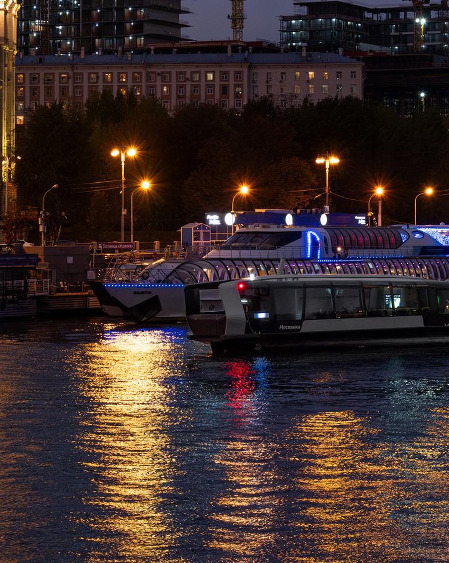 С начала года пассажиры совершили более 250 тыс. поездок на электросудах в вечернее время