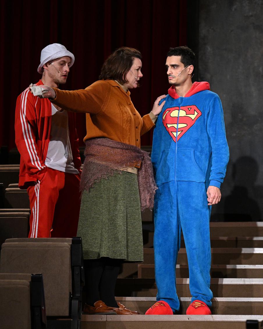 Как из жизни общажной сделать шнягу шняжную: премьера спектакля "Молодость всё простит" в театре на Таганке