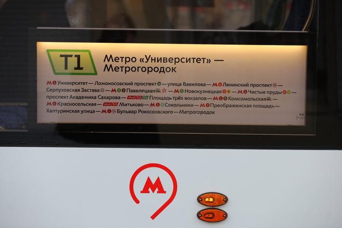 Ключевые улицы и пересадки: на всех 37 трамвайных маршрутах обновились навигационные таблички