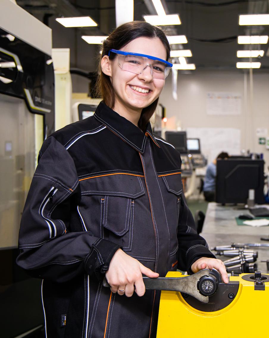 Девушка в токарном цехе: как Анастасия развеяла мифы о "мужской" работе