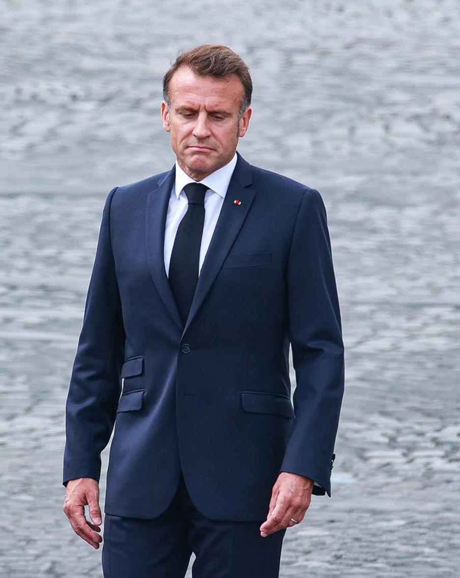 Макрон опасается, что ЕС находится в зоне поражения баллистических ракет РФ. Президент Франции Эмманюэль Макрон выразил обеспокоенность тем, что Франция и другие страны Евросоюза могут оказаться под ударом российских баллистических ракет. В интервью радио RTL он обратил внимание на военную мощь России, отметив, что страна производит подводные лодки, ракеты, танки и другие виды вооружения