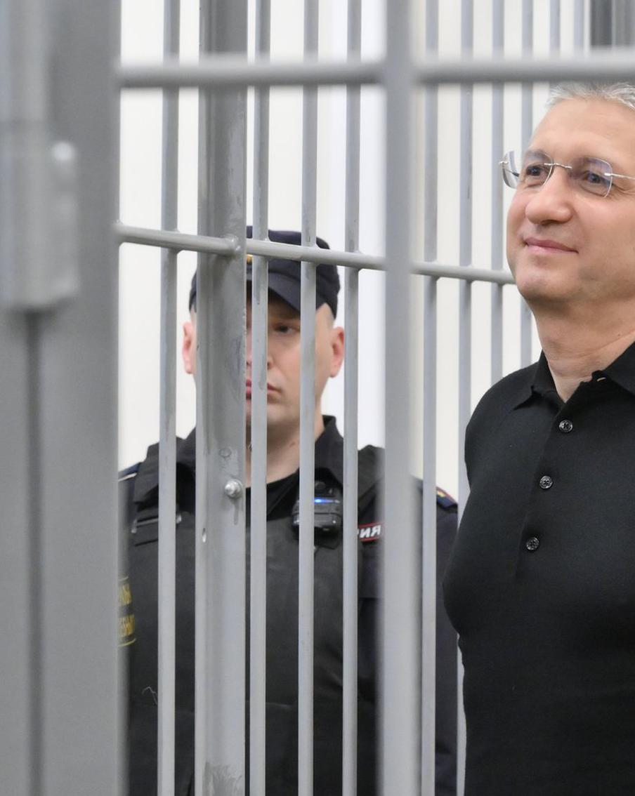 Тимура Иванова признали банкротом. Московский арбитражный суд удовлетворил заявление банка ПСБ о признании банкротом бывшего заместителя министра обороны Тимура Иванова. Суд начал процедуру реализации имущества Иванова, удовлетворив требования банка на общую сумму около 228 миллионов рублей, из которых 175 миллионов — основной долг по кредиту