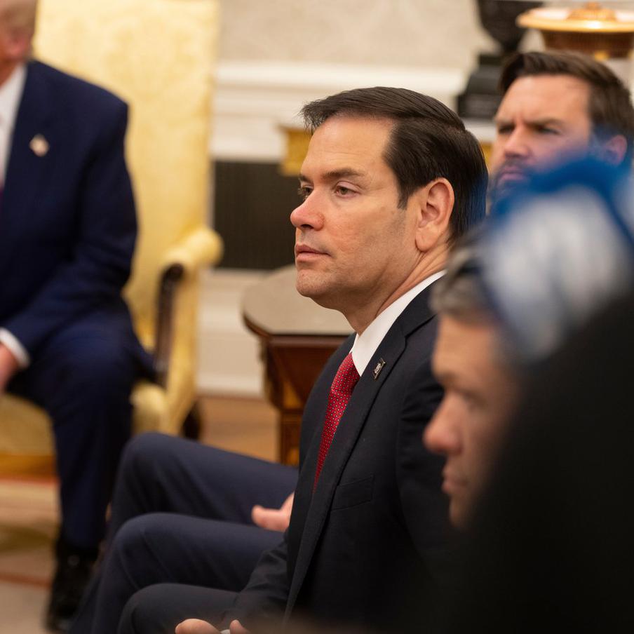 WSJ: Рубио пришлось беседовать с разгневанными европейцами из-за плана США. Государственному секретарю США Марко Рубио пришлось провести консультации с представителями Европейского союза (ЕС) после того, как были опубликованы детали американского плана мирного урегулирования конфликта на Украине