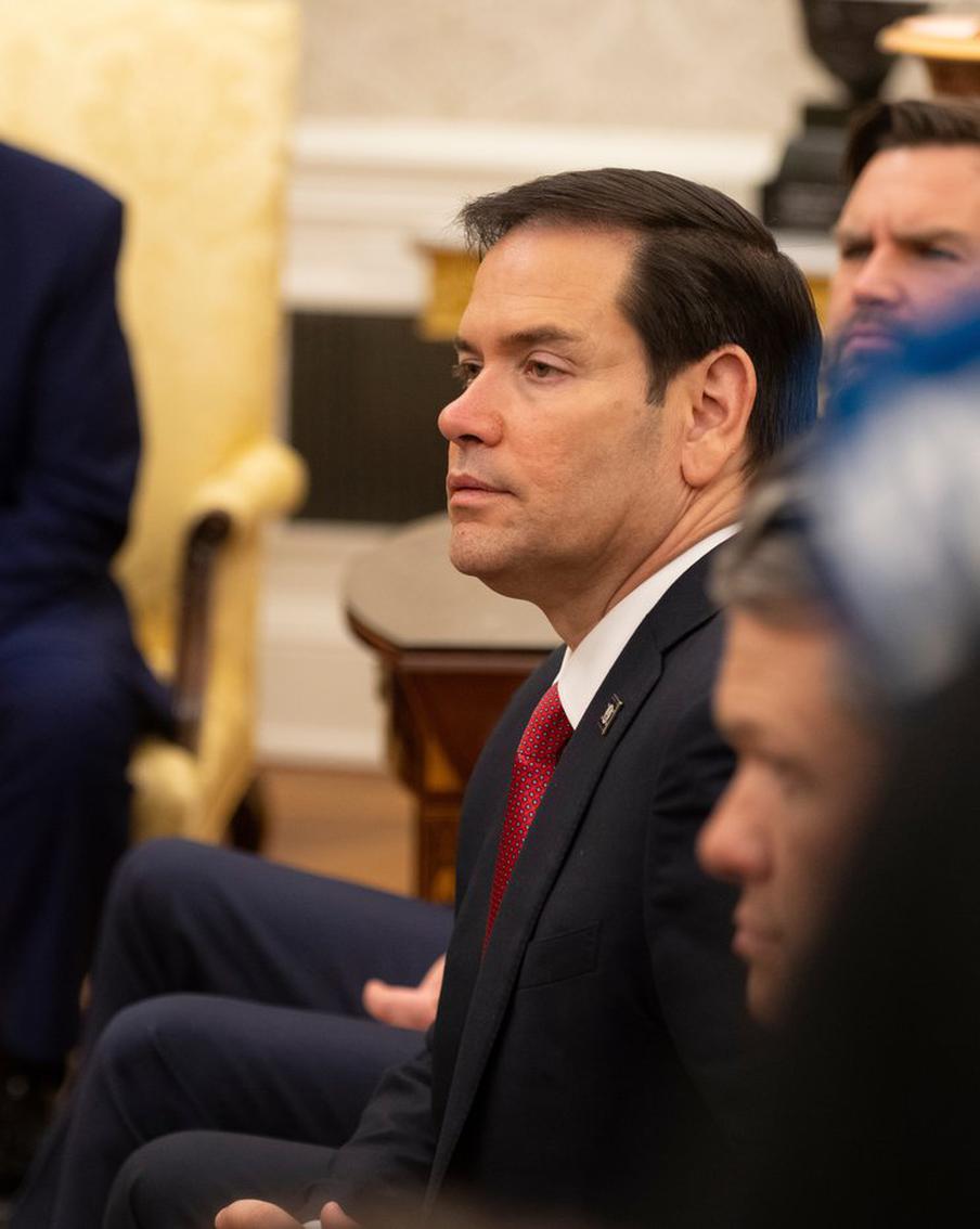 WSJ: Рубио пришлось беседовать с разгневанными европейцами из-за плана США. Государственному секретарю США Марко Рубио пришлось провести консультации с представителями Европейского союза (ЕС) после того, как были опубликованы детали американского плана мирного урегулирования конфликта на Украине