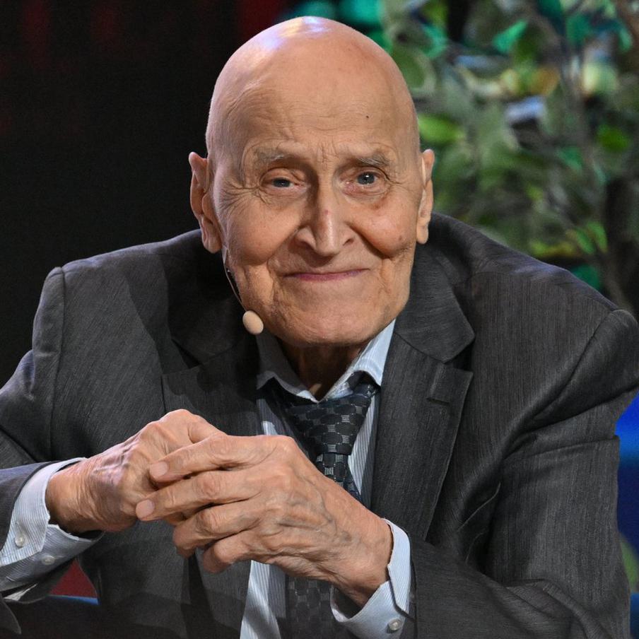 Телеведущий Николай Дроздов вышел в ремиссию с онкозаболеванием. 25 ноября в телеграм-канале Mash появилась информация о том, что известный российский телеведущий Николай Дроздов, который ранее страдал от онкологического заболевания, достиг состояния ремиссии. После получения положительных результатов анализов он отказался от медикаментозного лечения, ограничившись приёмом витамина D и цинка