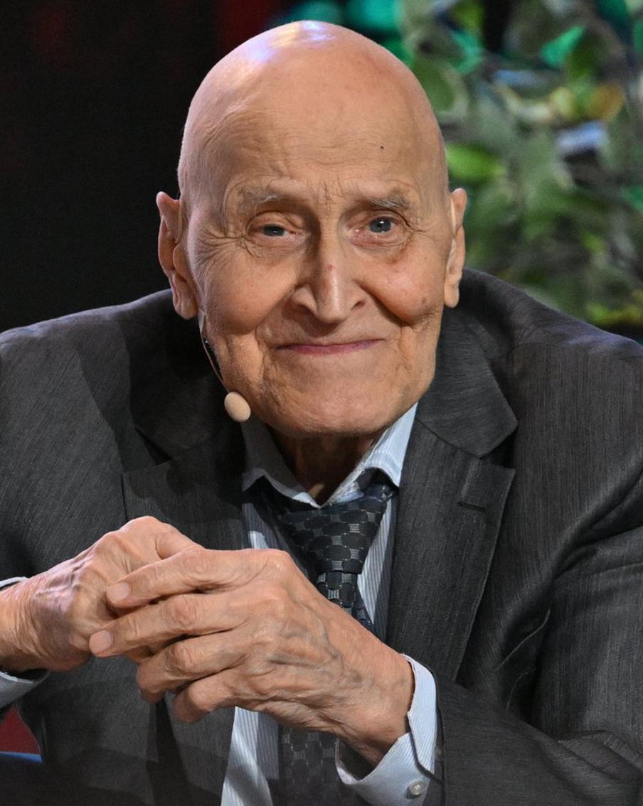 Телеведущий Николай Дроздов вышел в ремиссию с онкозаболеванием. 25 ноября в телеграм-канале Mash появилась информация о том, что известный российский телеведущий Николай Дроздов, который ранее страдал от онкологического заболевания, достиг состояния ремиссии. После получения положительных результатов анализов он отказался от медикаментозного лечения, ограничившись приёмом витамина D и цинка