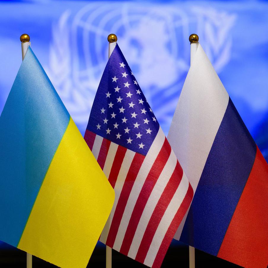 Politico: из нового плана США по Украине убрали пункт про передачу Донбасса. Издание Politico, ссылаясь на два информированных источника, опубликовало информацию о том, что новый американский план по Украине, который был согласован в ходе переговоров в Женеве, претерпел значительные изменения. Документ был сокращён с 28 до 19 пунктов, из него были исключены некоторые ключевые положения