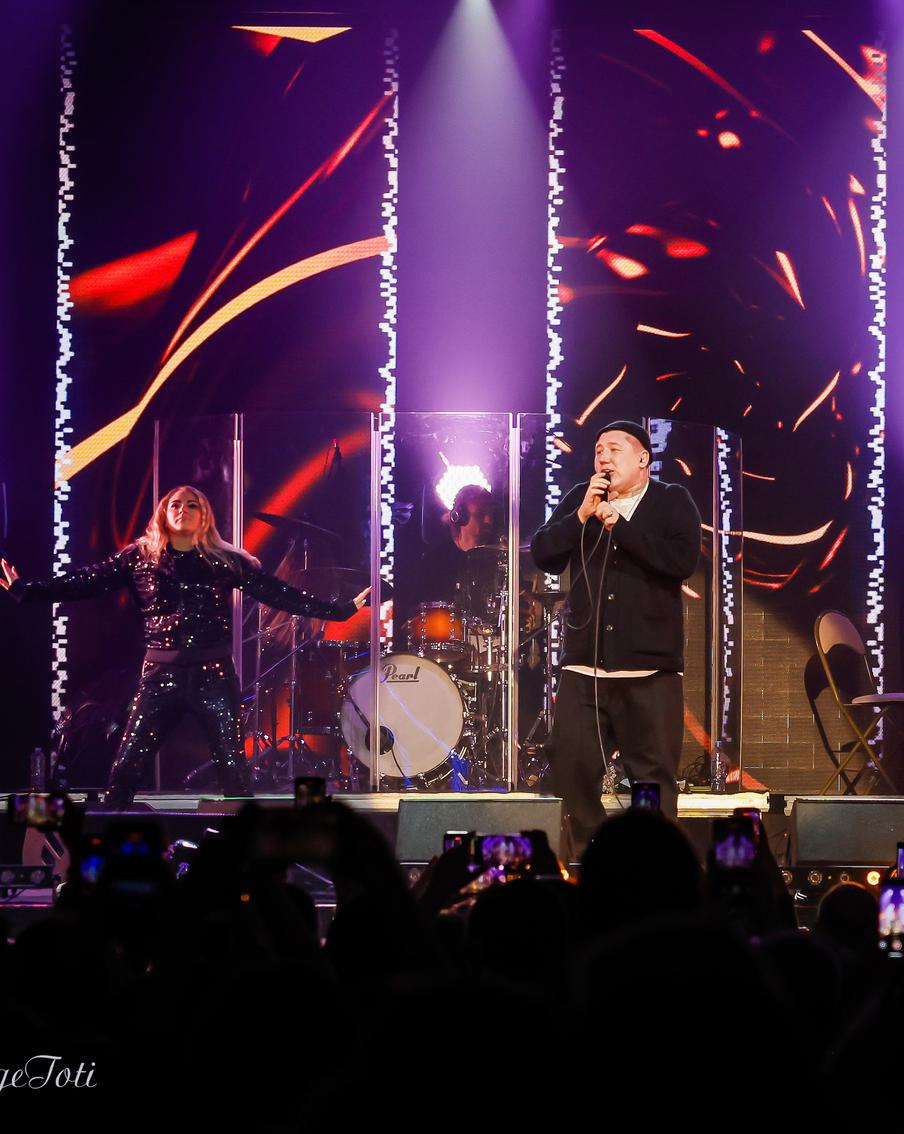 Бывшие танцоры Татьяны Булановой выступили с новым исполнителем в Петербурге