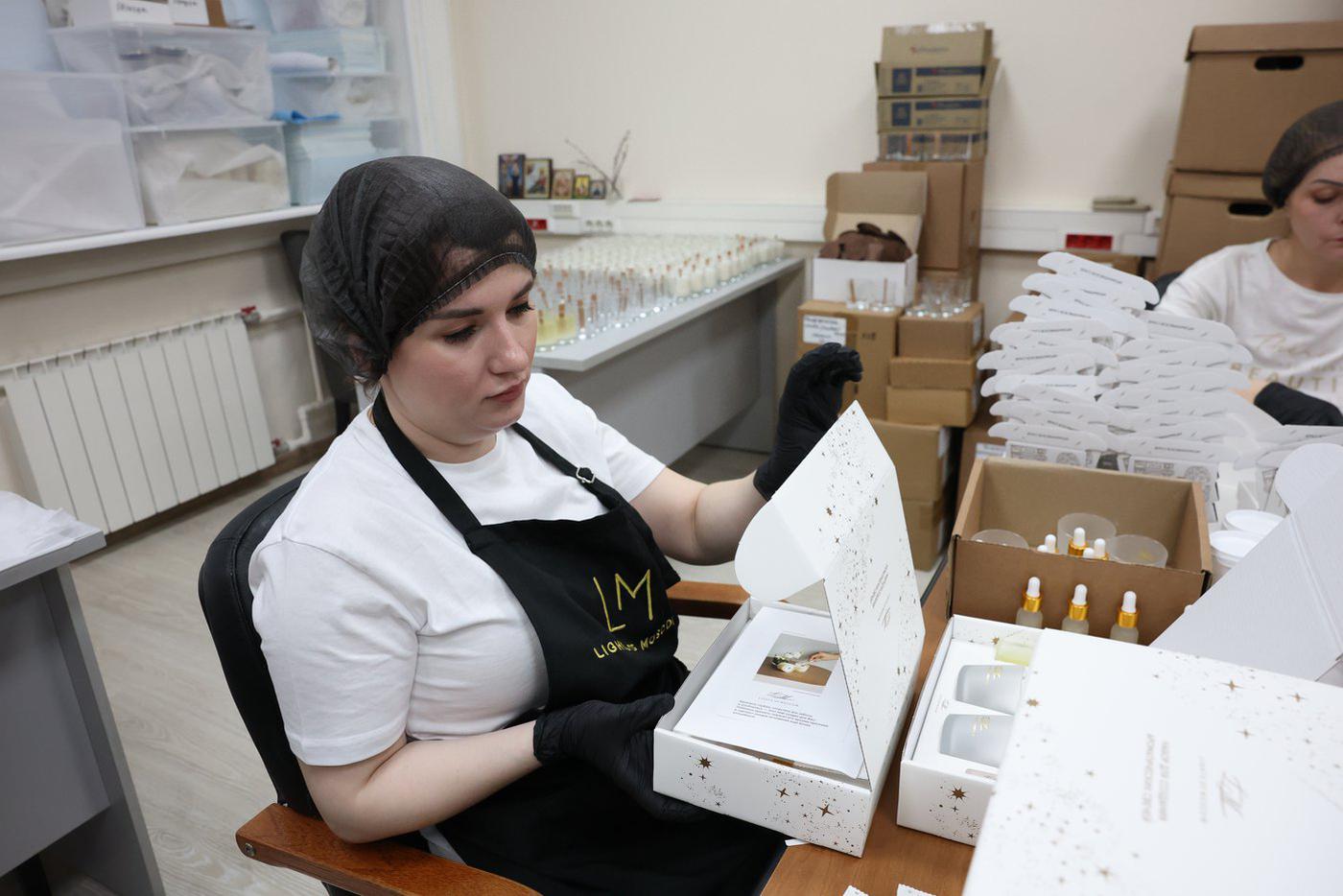 Финальный штрих – праздничная упаковка.