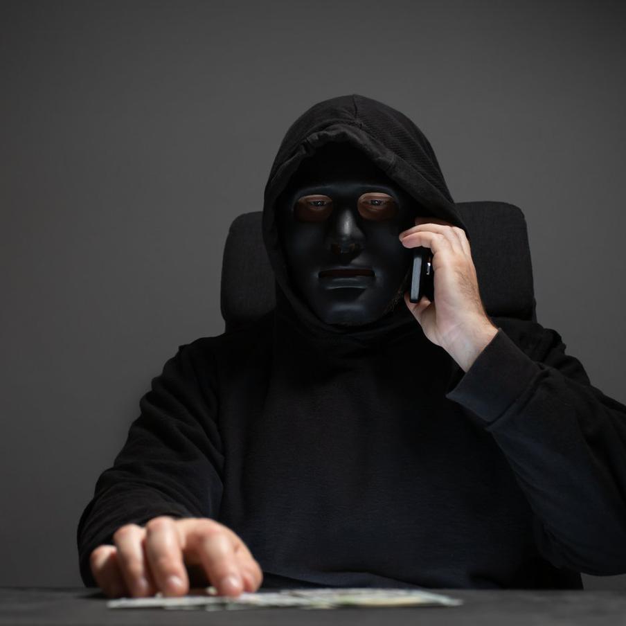 Схема с просьбой перезвонить стала новым трендом у телефонных мошенников. Злоумышленники начали массово рассылать смс и письма с предложением перезвонить, используя ограничения на звонки, чтобы обманом вовлечь людей в мошенническую схему