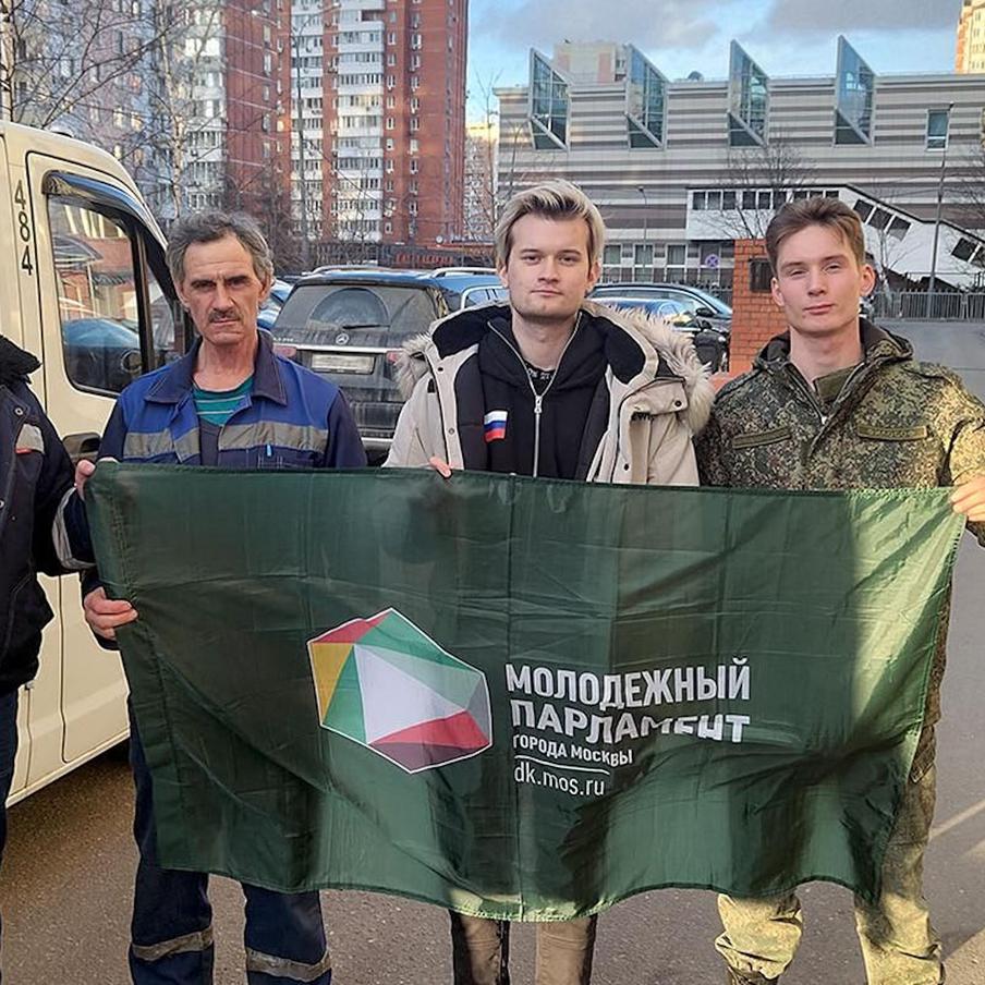 Молодёжь Гагаринского района собрала более 10 тонн грузов для участников СВО. Более 10 тонн гуманитарных грузов доставили в зону специальной военной операции (СВО) активисты молодежной палаты Гагаринского района столицы, сообщила пресс-служба префектуры Юго-Западного административного округа Москвы