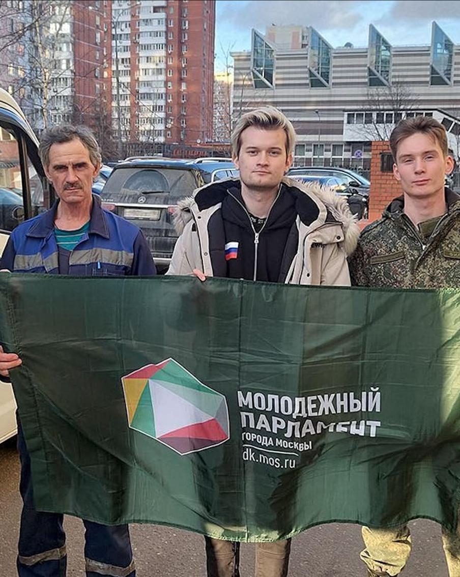 Восемь гуманитарных рейсов в зону СВО совершила молодёжь Гагаринского района