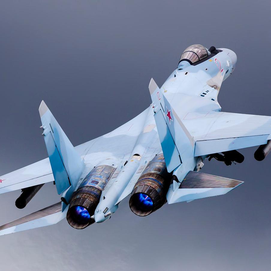 Чемезов заявил, что Су-35С "прижал к земле" F-16 в зоне военной операции. По словам генерального директора Ростеха Сергея Чемезова, многоцелевой истребитель Су-35С доминирует в небе над Украиной. Его выдающиеся характеристики вынуждают самолёты стран НАТО, включая американские F-16 и французские Mirage, совершать полёты на предельно малых высотах в тыловых районах