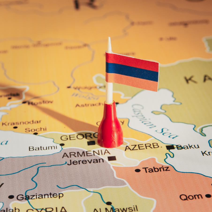 В Армении заявили, что вопрос выхода страны из ОДКБ не обсуждается. Вопрос о выходе Армении из Организации Договора о коллективной безопасности (ОДКБ) в настоящее время не стоит на повестке дня, заявил заместитель министра иностранных дел страны Мнацакан Сафарян. Он подчеркнул, что эта тема не обсуждалась в МИД