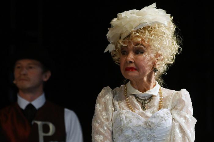 Прощайте, пани Зоси: в Москве хоронят звезду "Кабачка "13 стульев" Валентину Шарыкину