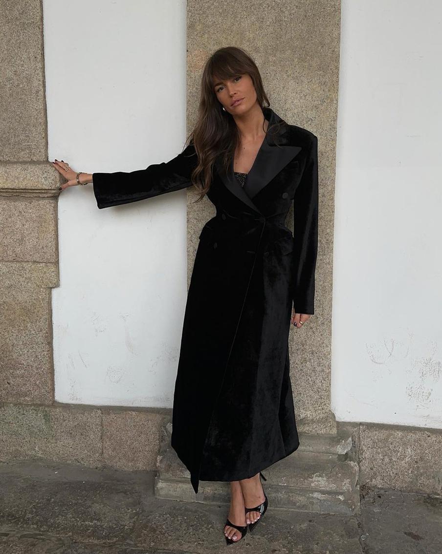 Если хотите сделать акцент на фактуре – выбирайте бархат и атлас.