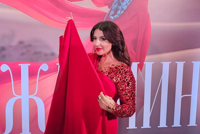 "Девчонка из Дербента": Жасмин похвасталась умением ткать ковры и давить ногами виноград