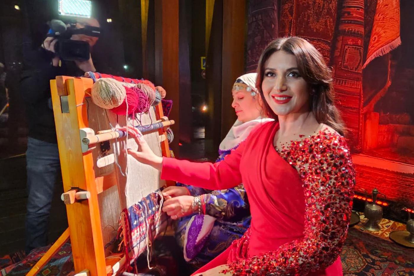 Жасмин многое умеет делать своими руками.